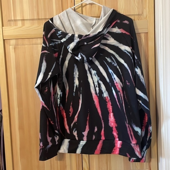 Cute boutique hoodie - Picture 2 of 3